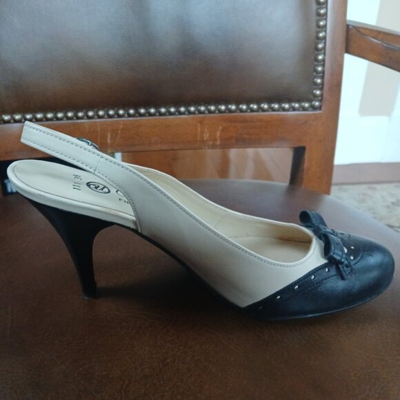 Smart leather pumps. New and unworn. - Picture 3 of 6